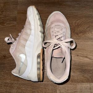 💨Baby Pink Nike Air Max Invigor 7.5💨
